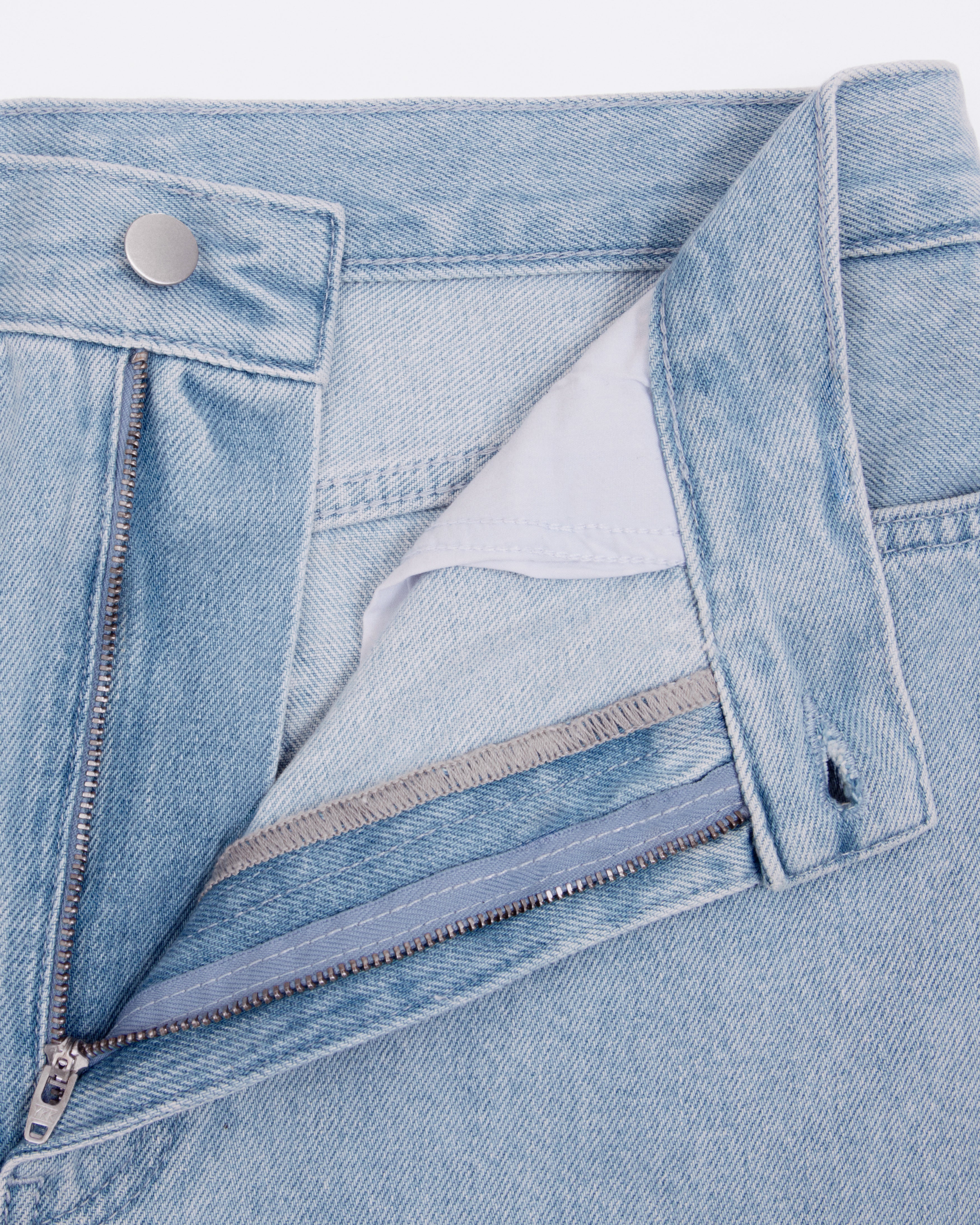 Straight Jean in Light Wash Denim for Men – non